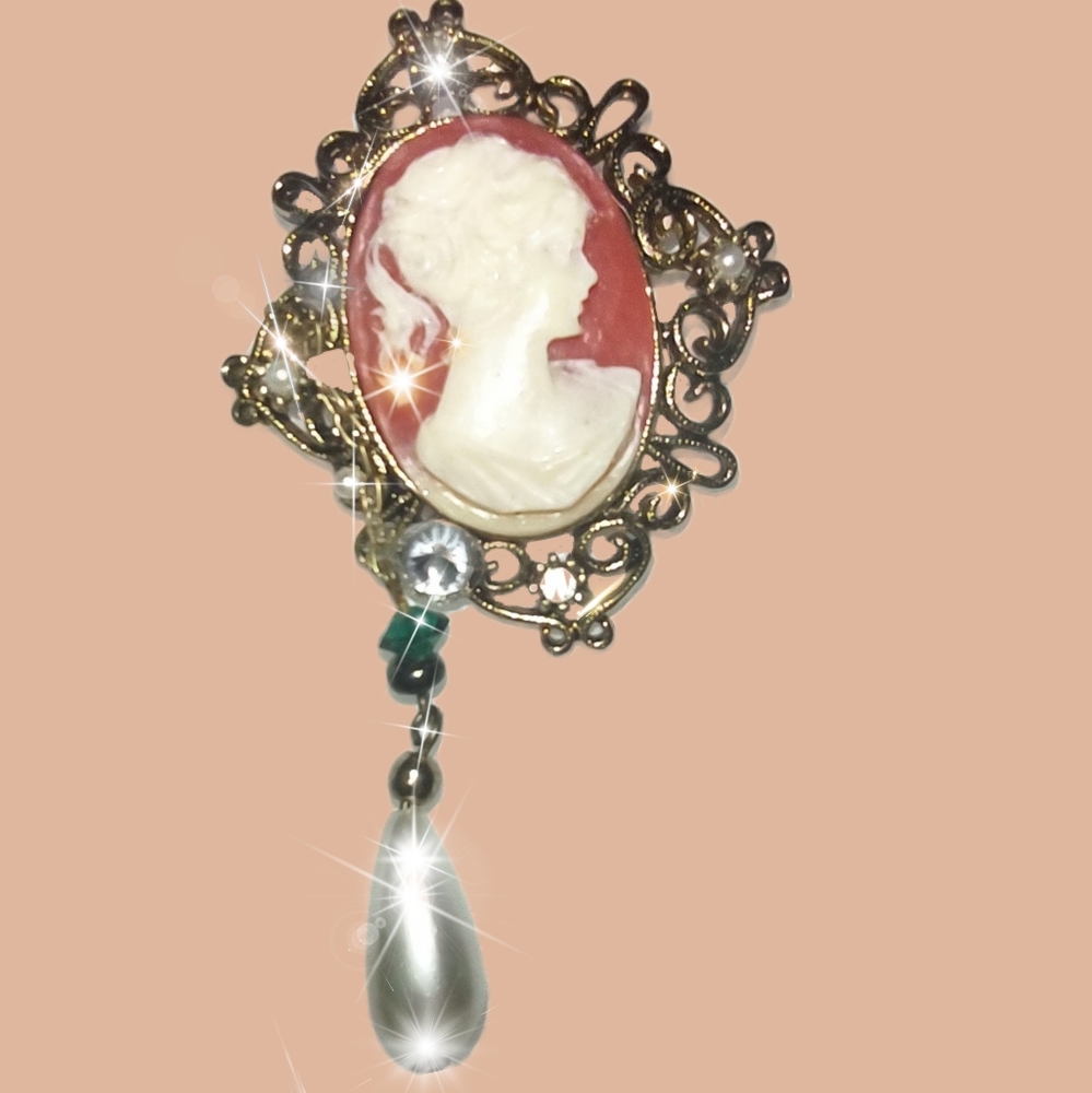 Cameo Brooch Ivory Lady  Right-faced w/ Dangling Teardrop Pearl